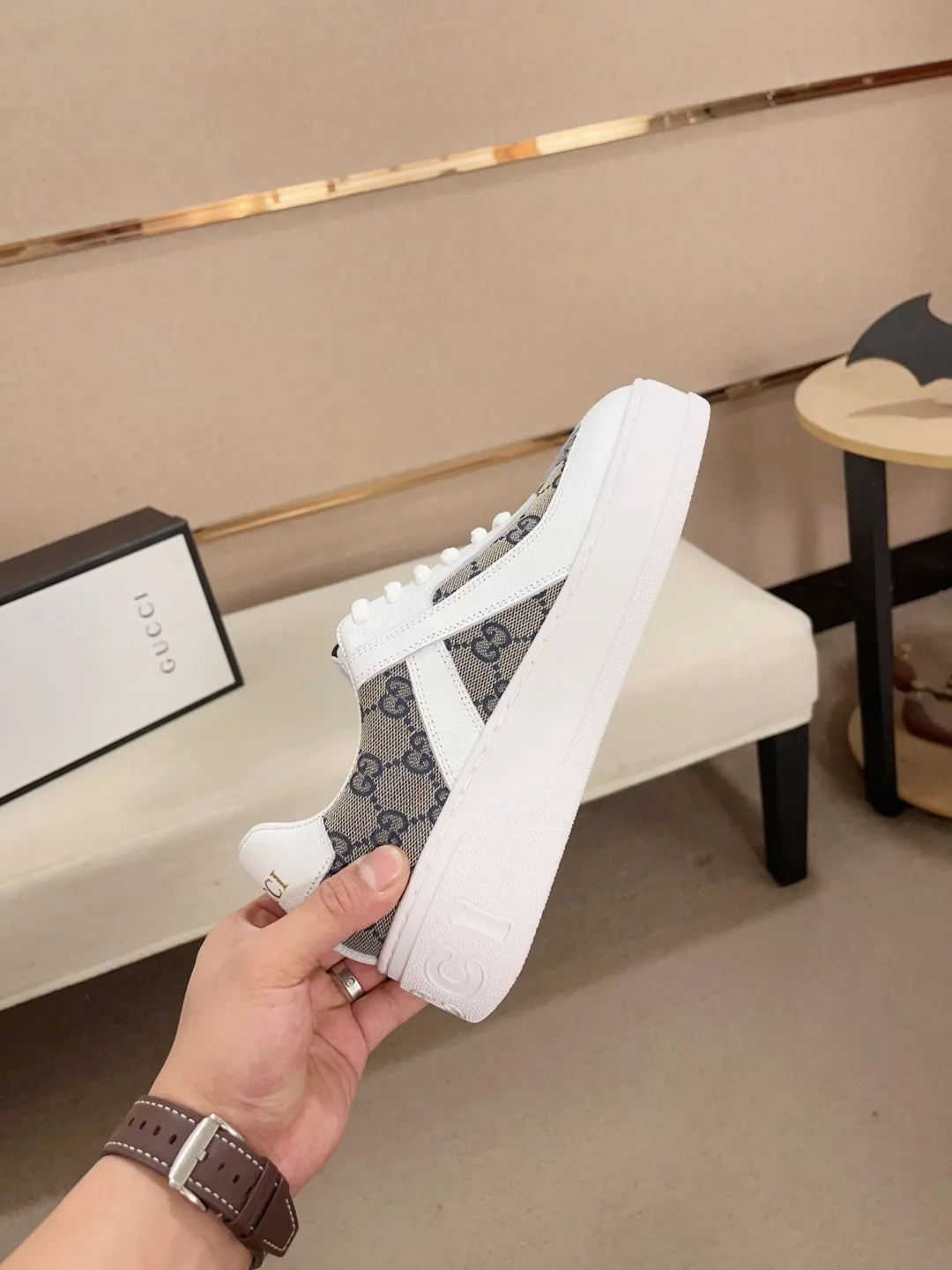 Men's shoes 💰: 420💰 [Gucci] Gucci's latest casual men's shoes, welcome to 1:1 comparison, a popular Hong Kong counter casual shoe, counter quality, support inspection, high-quality workmanship, uppers made of Italian imported calfskin, sheepskin lining insoles original fashion sports outsole, casual fashion, high-end quality, size: 38-44.